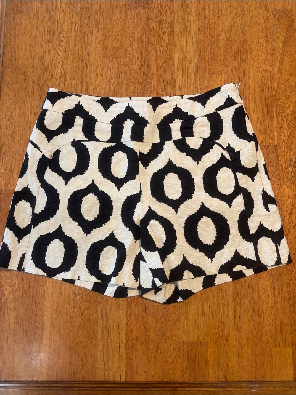 Cartonnier Black & White Geometric Print Shorts